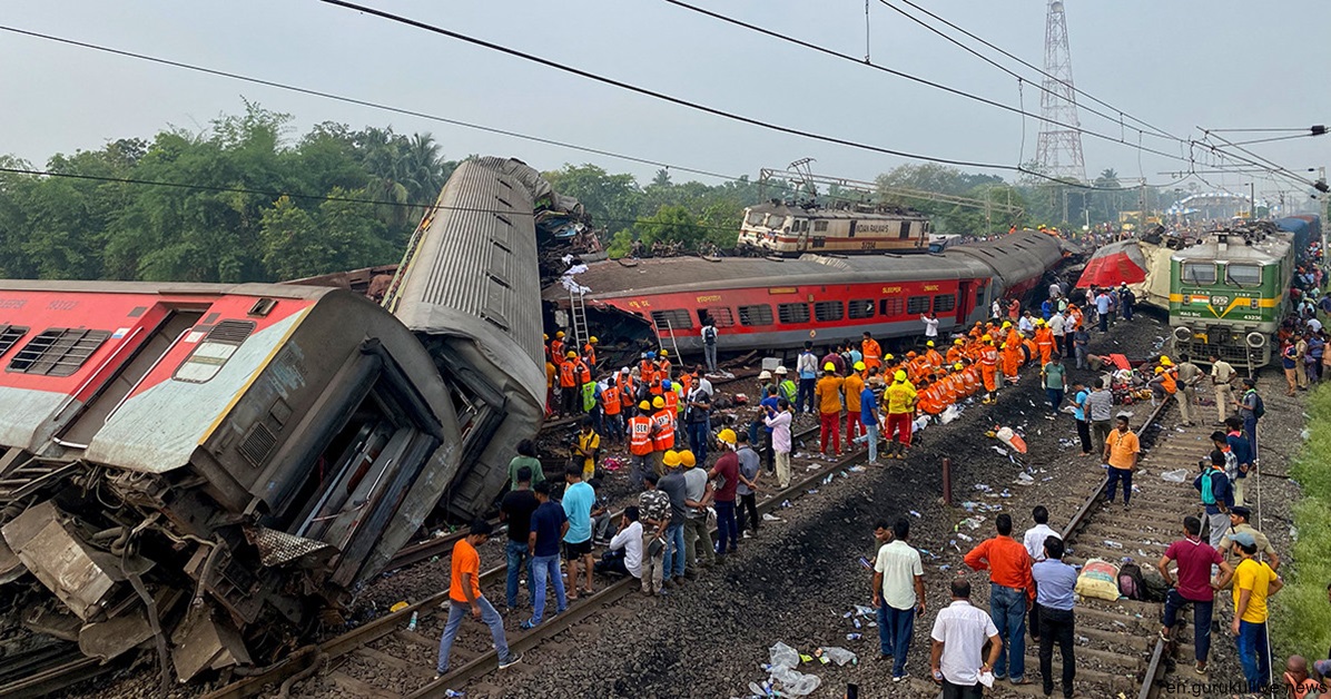 More than 280 dead, hundreds hurt in India triple train crash