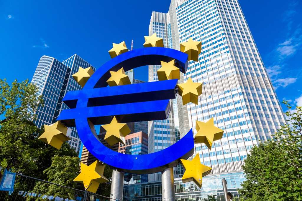 ECB set to hold rates as inflation drifts downwards